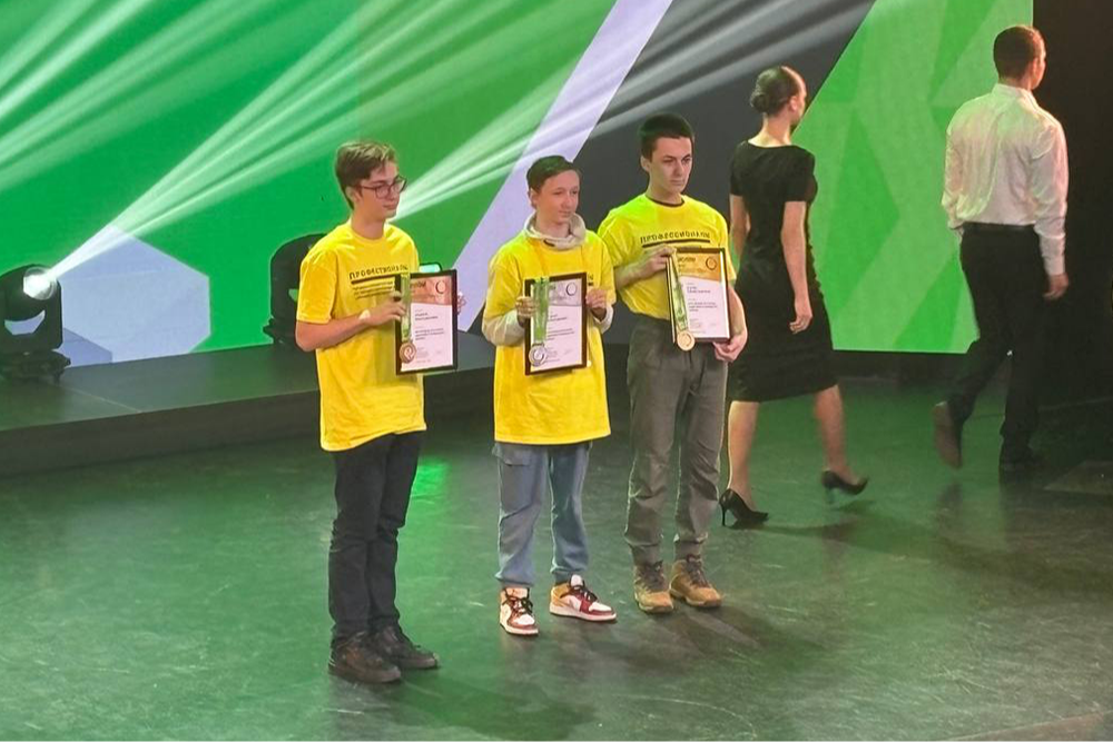 Ученики тюменского Центра робототехники и АСУ стали призерами регионального этапа чемпионата "Профессионалы"