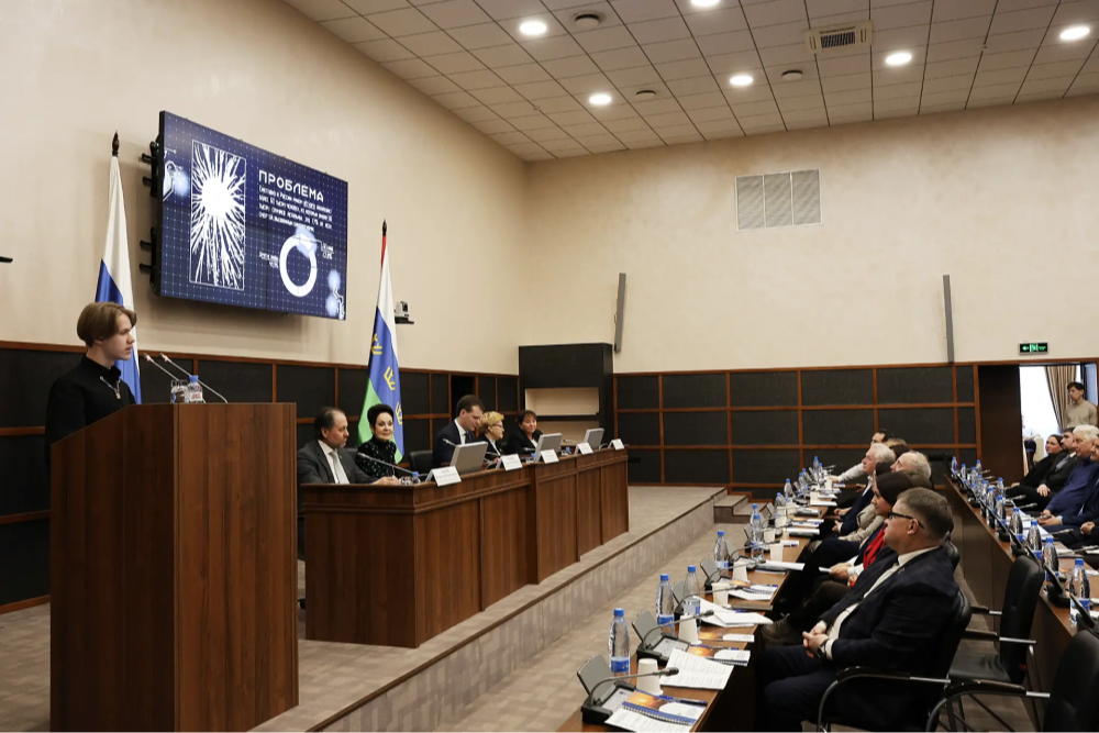 Тюменская областная Дума отметила благодарственными письмами юных инженеров Центра робототехники и АСУ