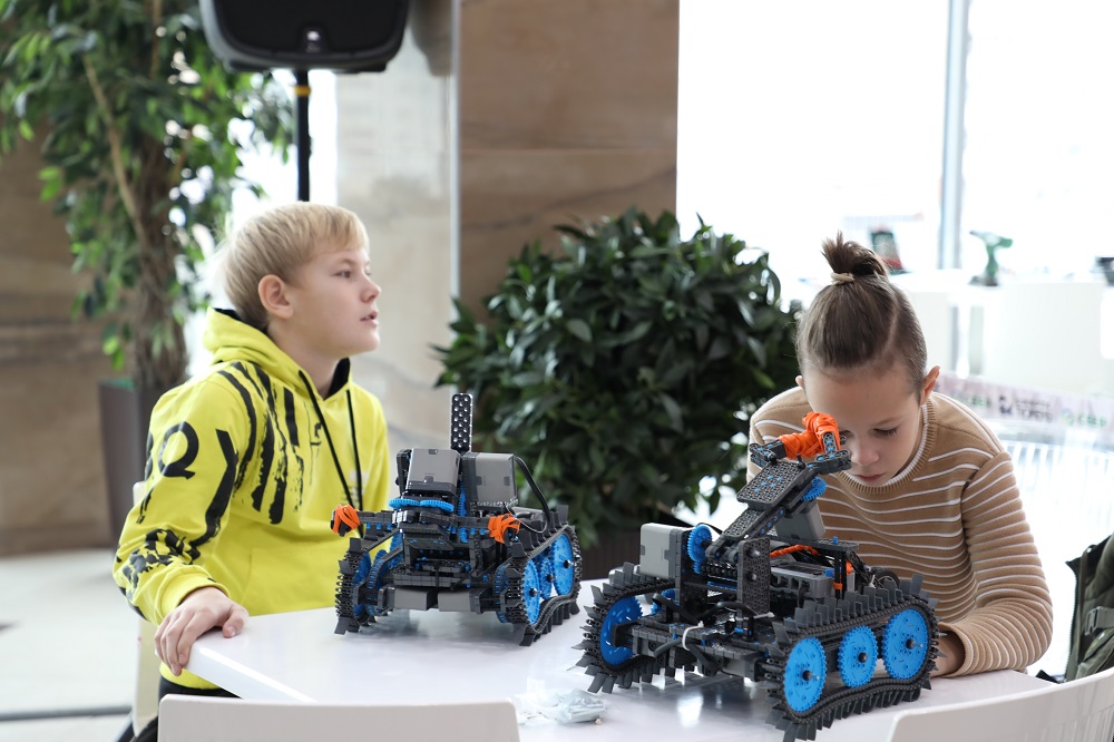 На финале робототехнических соревнований встретятся 25 команд из Тюменской области и ЯНАО