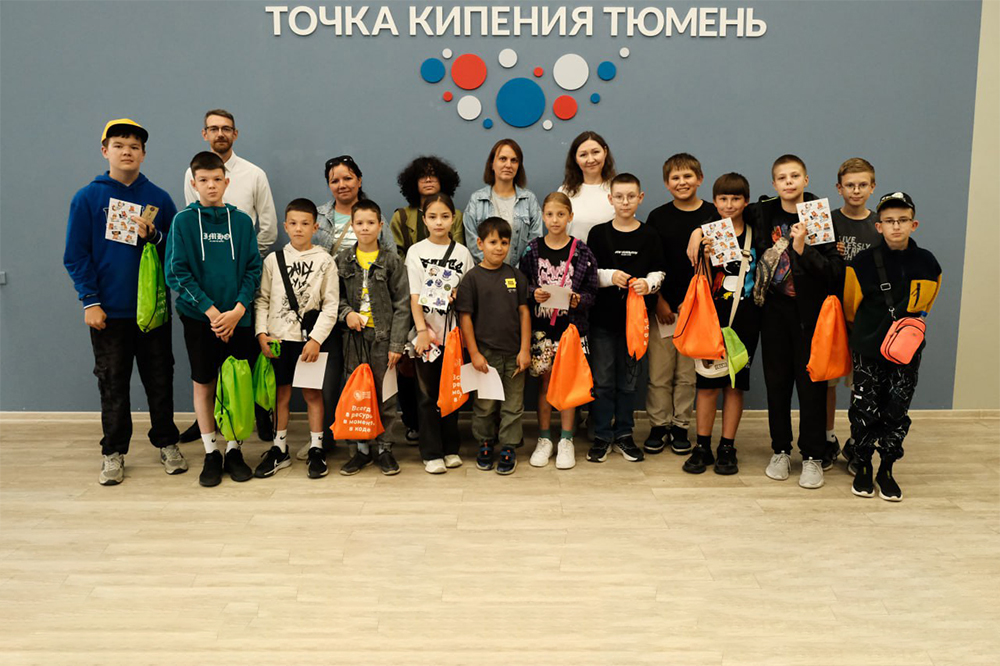 День цифры провели для ребят из семей участников СВО в тюменском Центре робототехники